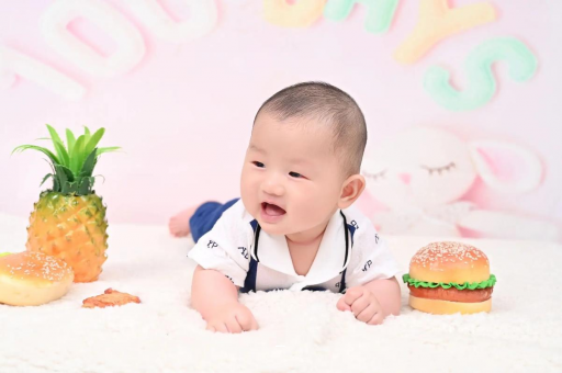 广州供卵代怀包生男孩宝宝脸上有红疙瘩